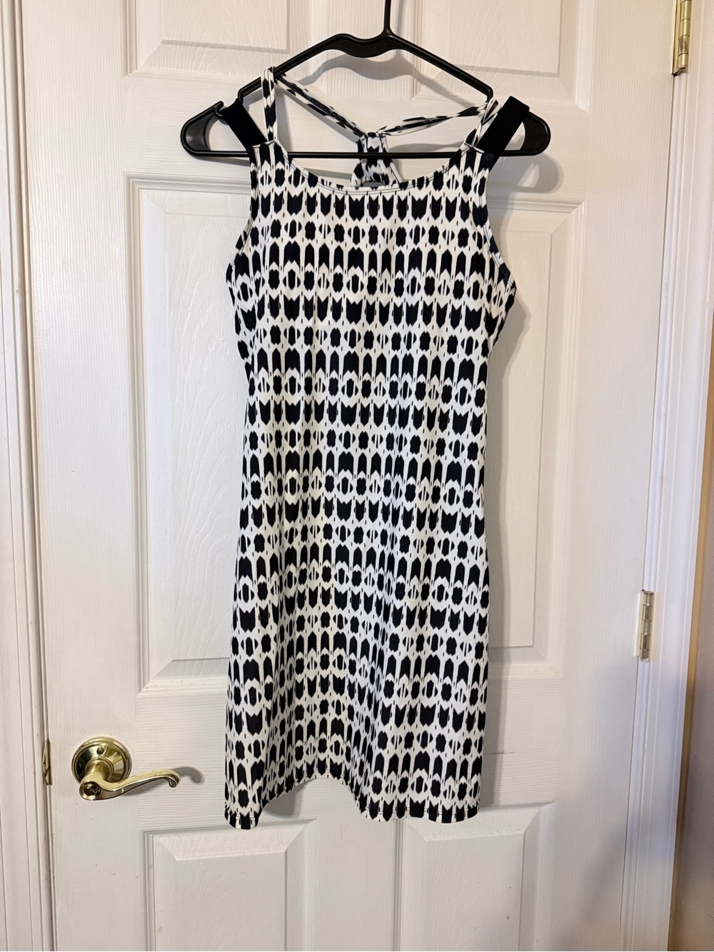 Athleta Black & White Printed Strappy Mini Dress fits a small    Built in bra.